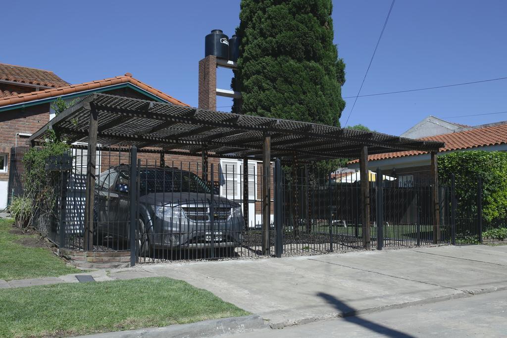 Bernie'S Bed & Breakfast , A 3 Kilometros Del Aerop Ezeiza, Van ,In-Out, Free Ezeiza Airport Exterior photo