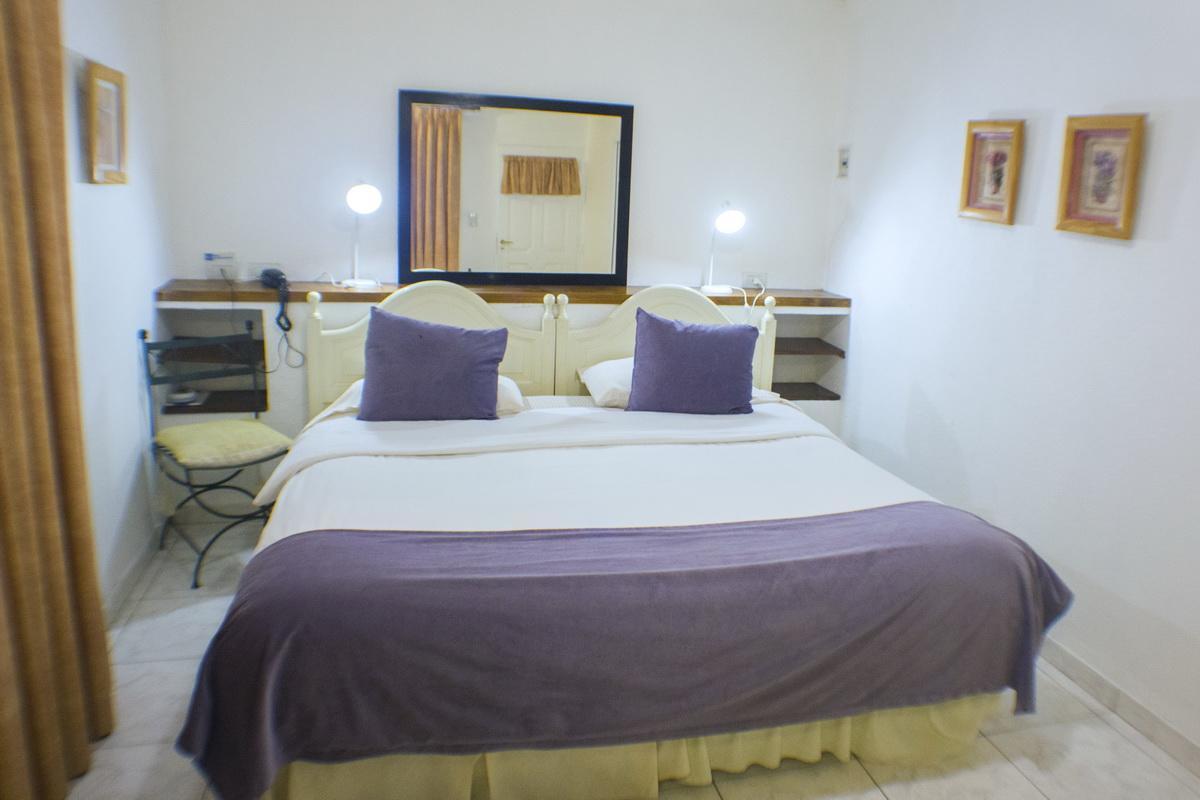 Bernie'S Bed & Breakfast , A 3 Kilometros Del Aerop Ezeiza, Van ,In-Out, Free Ezeiza Airport Exterior photo