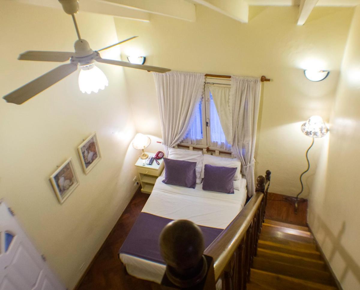 Bernie'S Bed & Breakfast , A 3 Kilometros Del Aerop Ezeiza, Van ,In-Out, Free Ezeiza Airport Exterior photo