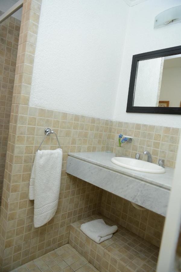 Bernie'S Bed & Breakfast , A 3 Kilometros Del Aerop Ezeiza, Van ,In-Out, Free Ezeiza Airport Exterior photo