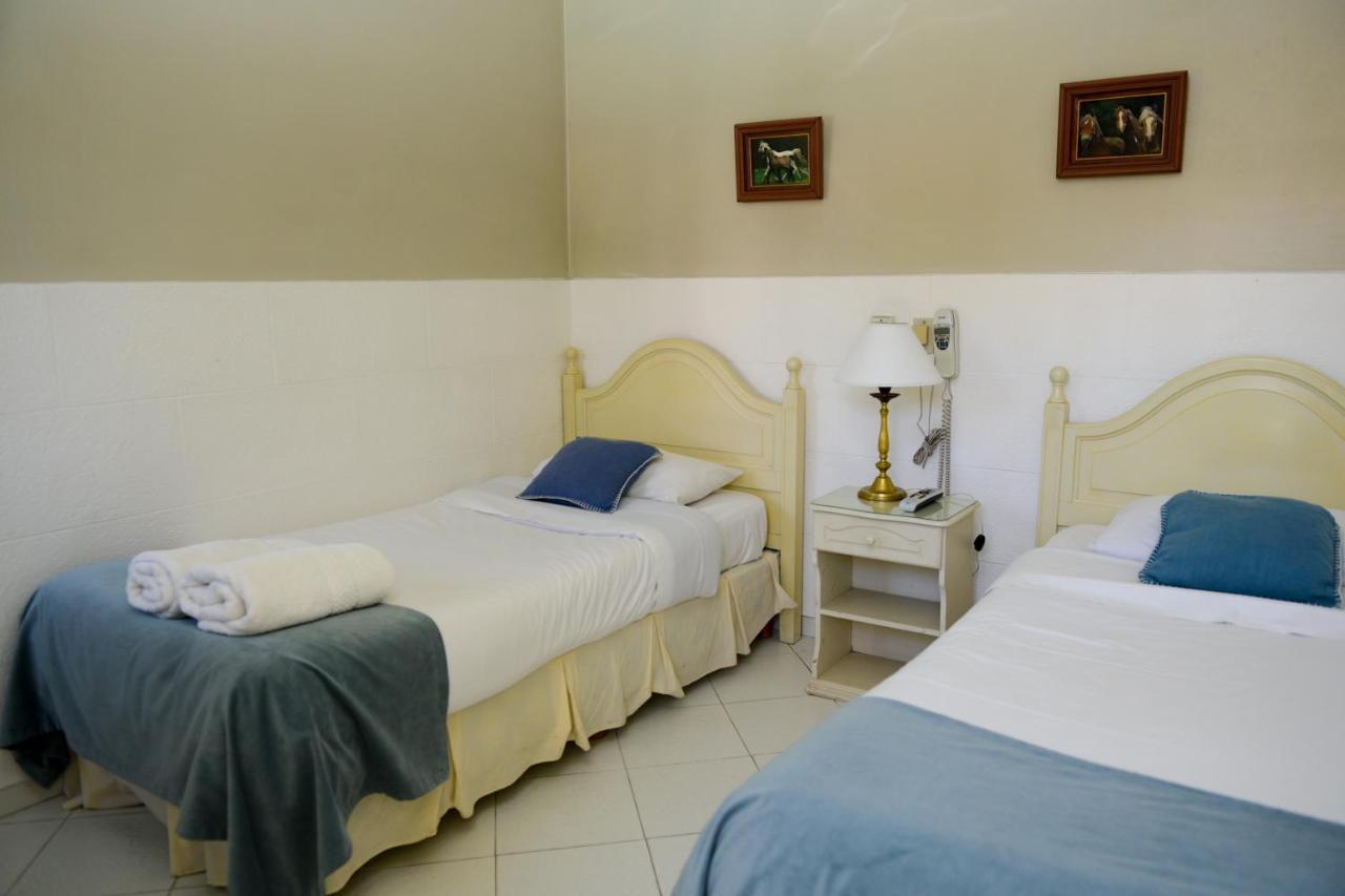 Bernie'S Bed & Breakfast , A 3 Kilometros Del Aerop Ezeiza, Van ,In-Out, Free Ezeiza Airport Exterior photo